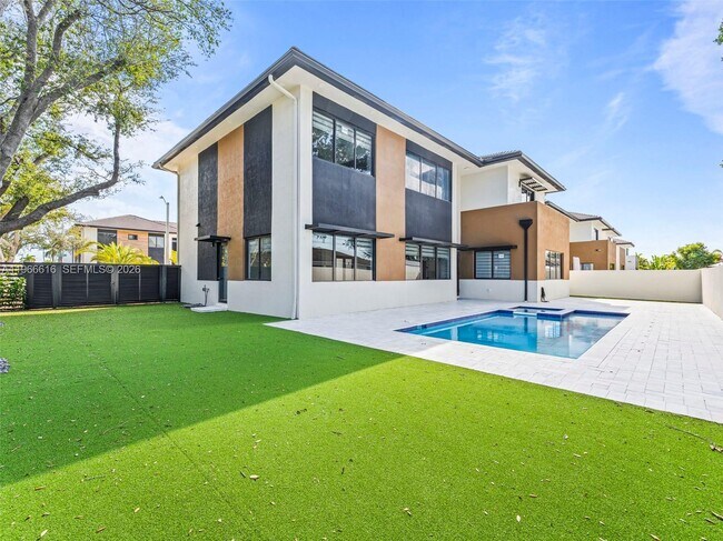 Building Photo - 17902 SW 149th Ct