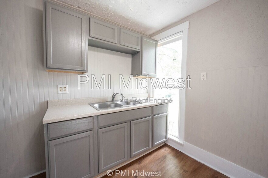 Building Photo - 831.5 S Webster St