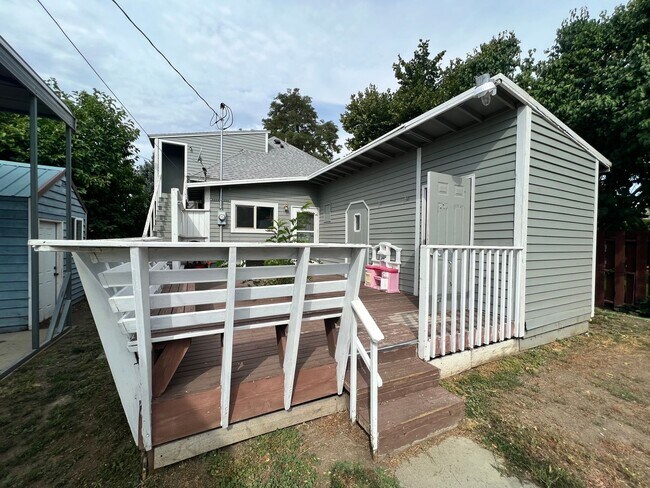 Building Photo - Remodeled Downtown Ellensburg Home