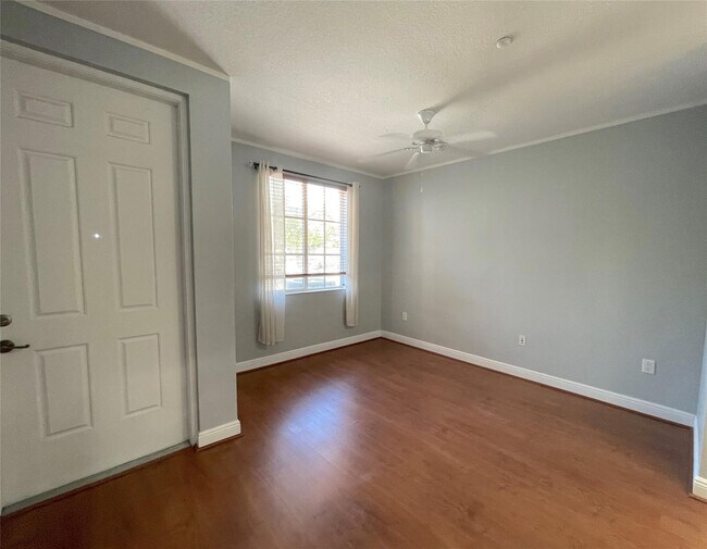 Building Photo - 415 Olssen Ave