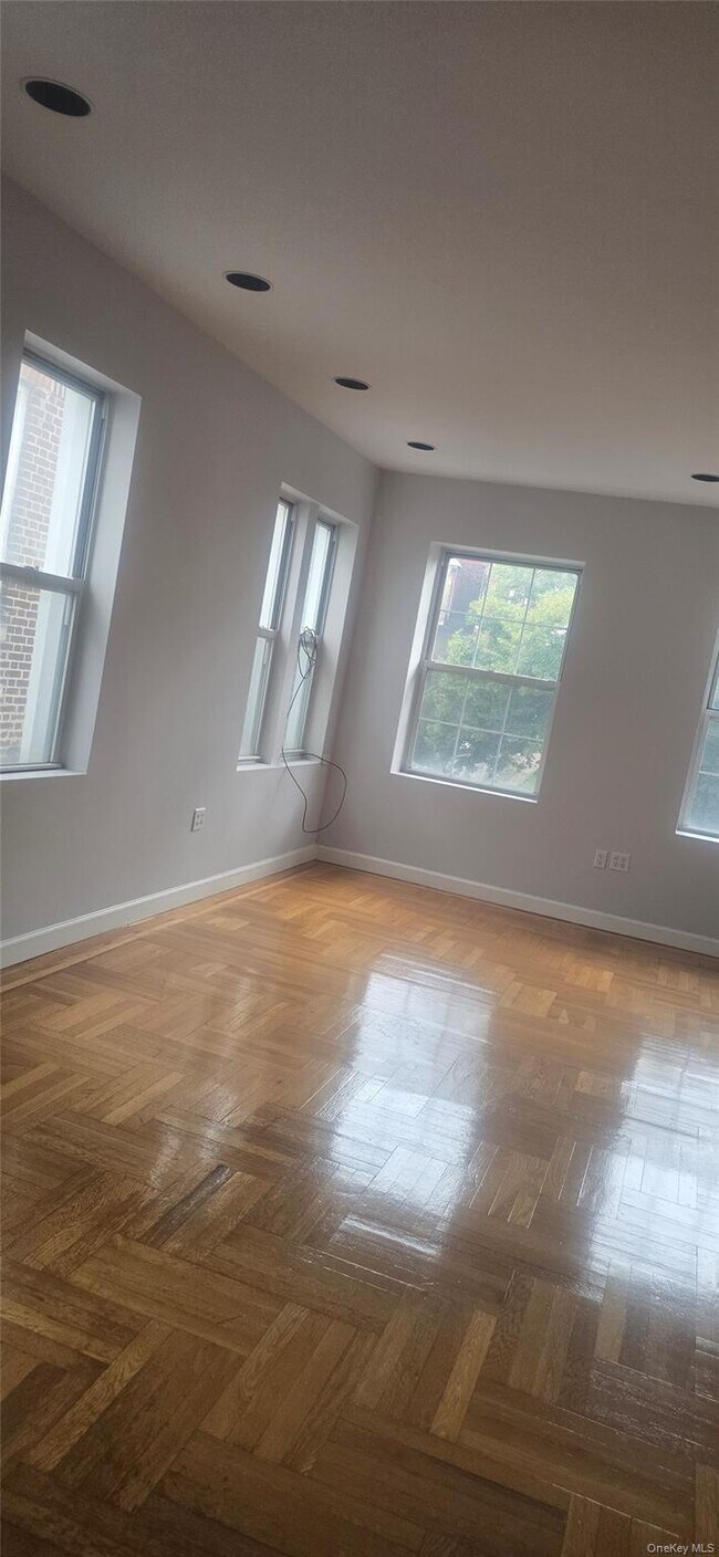 Building Photo - 125 W 227th St