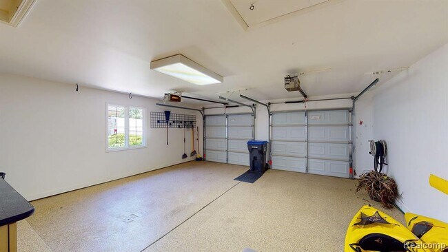 Building Photo - 18182 Blue Heron Dr