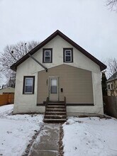 Building Photo - 2631 N Knox Ave