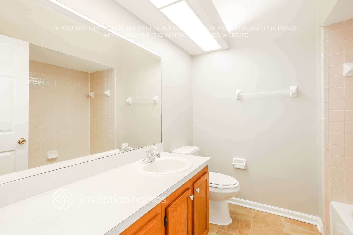 Building Photo - 5666 Plum Hollow Dr W