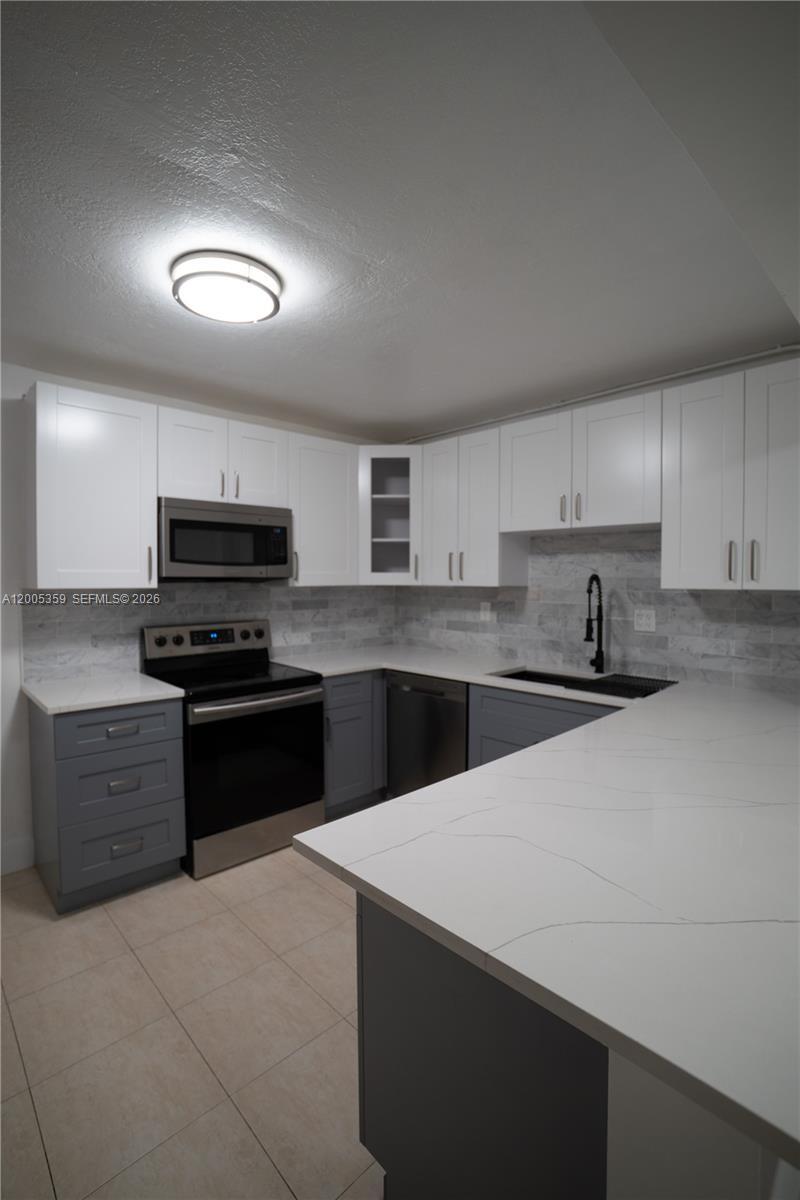 Building Photo - 6801 SW 147th Ave