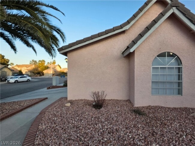 Building Photo - 6561 Avon Ct