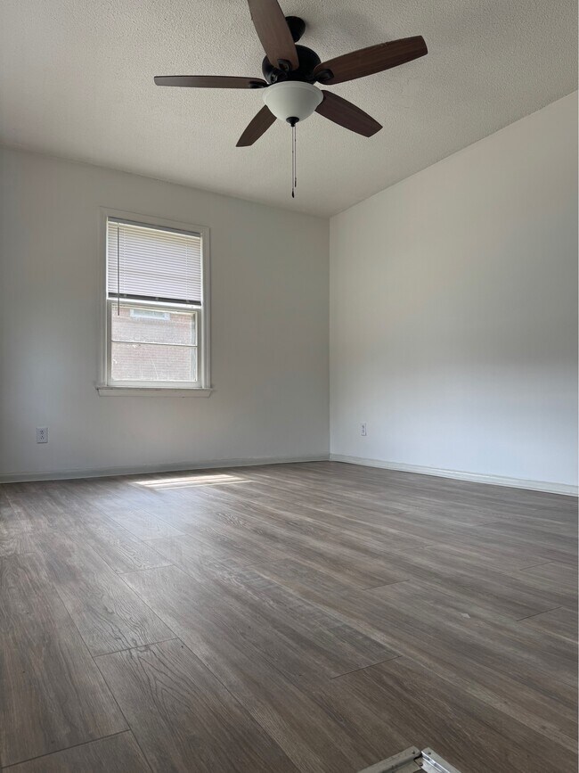 Building Photo - 1813 Ashcraft Ave