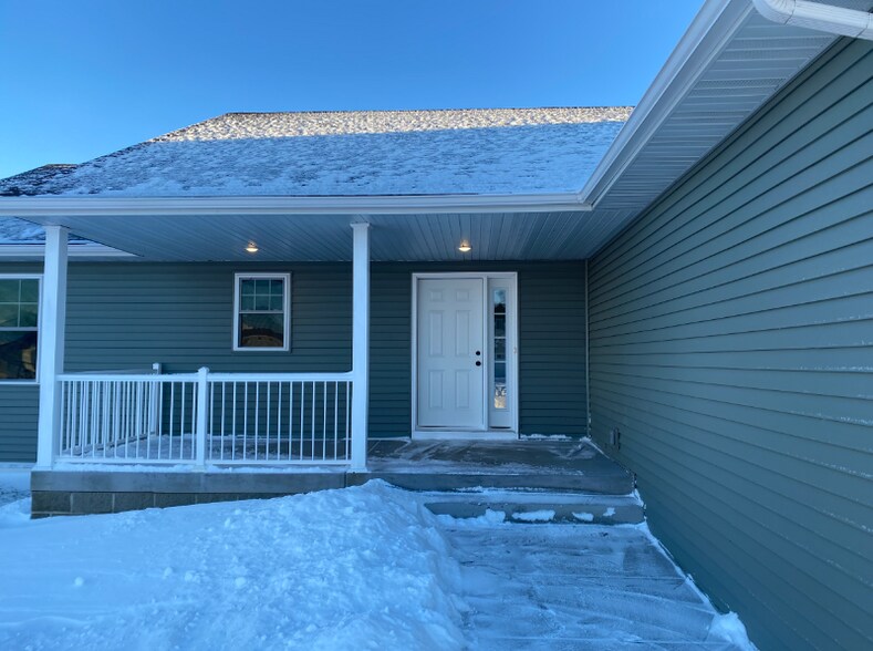 Building Photo - 906 Taft St S