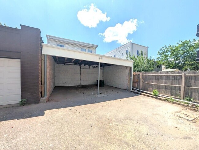 Building Photo - 69 Beacon Ave