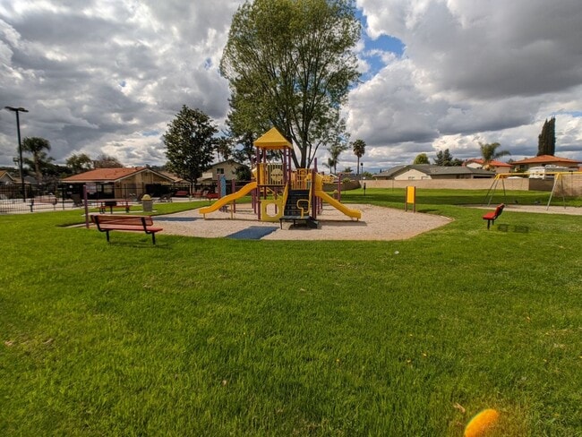 Building Photo - Single-Story home in Chino ready for you to move right in!