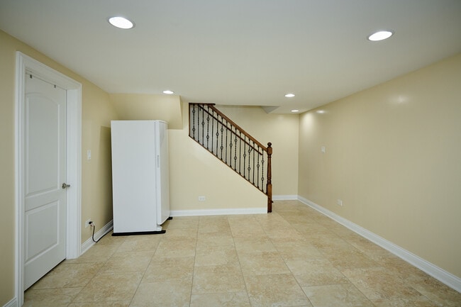 Building Photo - 8841 W Kathy Ln