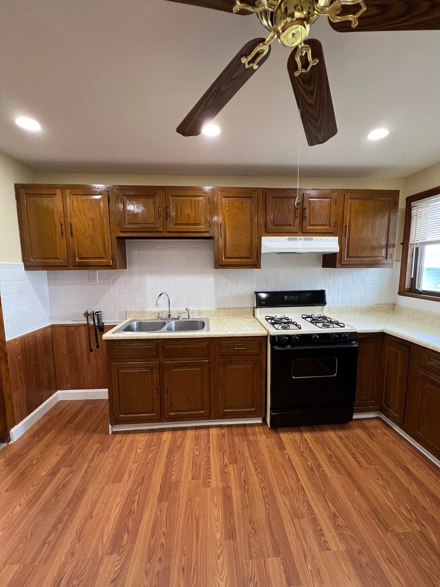 Building Photo - 227 Holland St