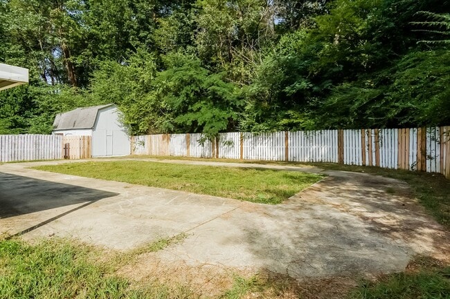 Building Photo - 2165 Circle Dr