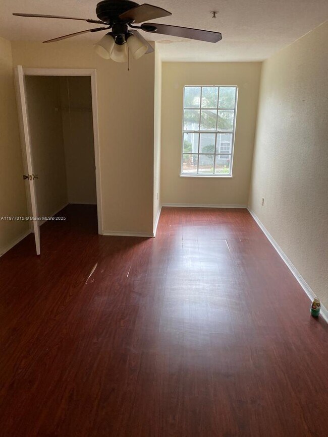 Building Photo - 1618 Columbia Arms Cir