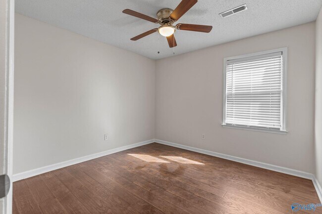 Building Photo - 1011 Sandy Springs Rd NW