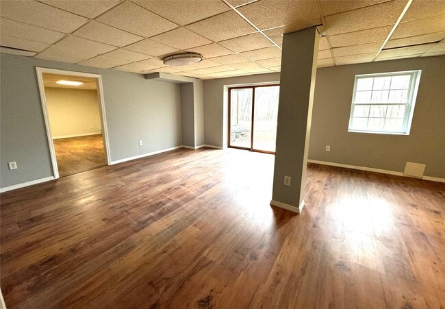 Building Photo - 26 Sallys Ln