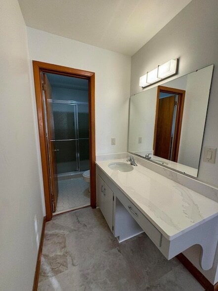 Building Photo - 4220 Oakridge Dr