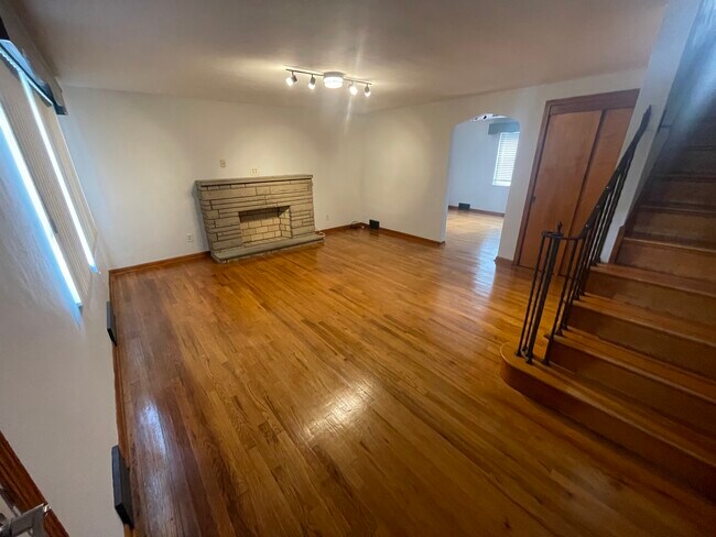 Living room. New overhead lighting. - 1630 Fiat St