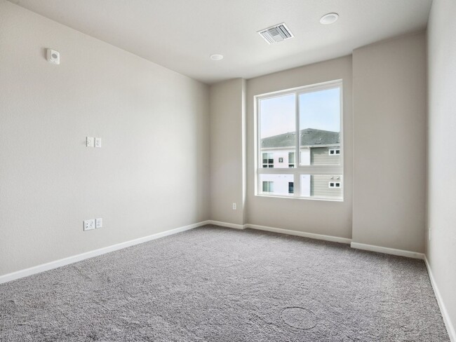 Building Photo - 1 month Free - Brand new 2 Bedroom Condo i...