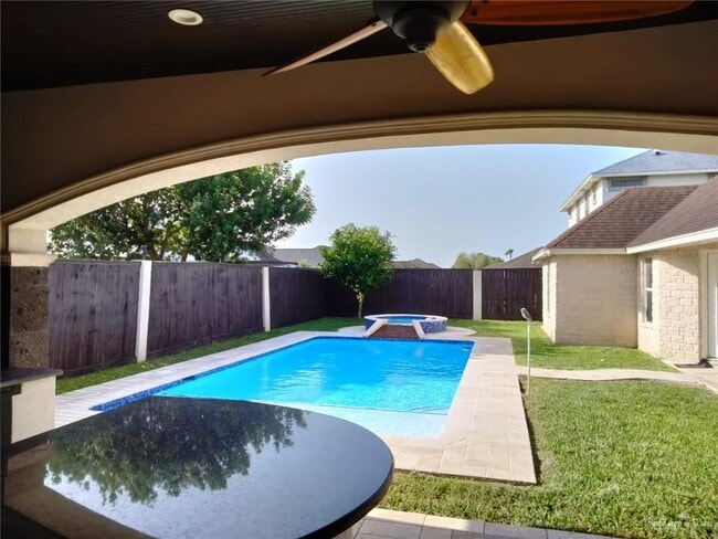 Building Photo - 17 Hitching Post Dr