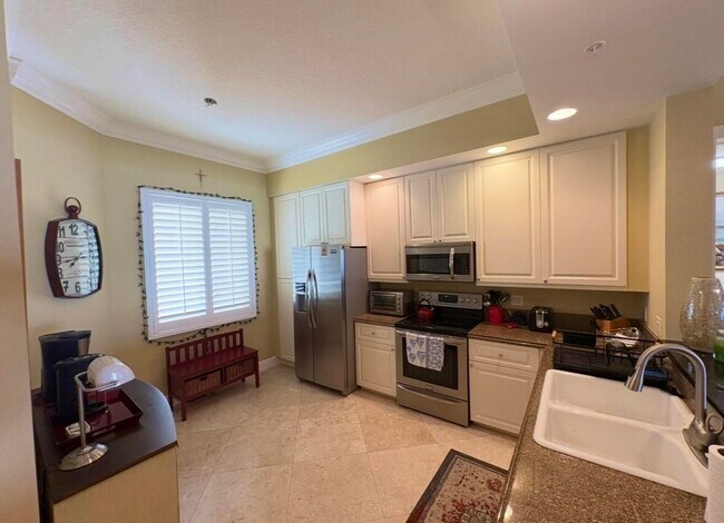 Building Photo - 14 Harbour Isle Dr W