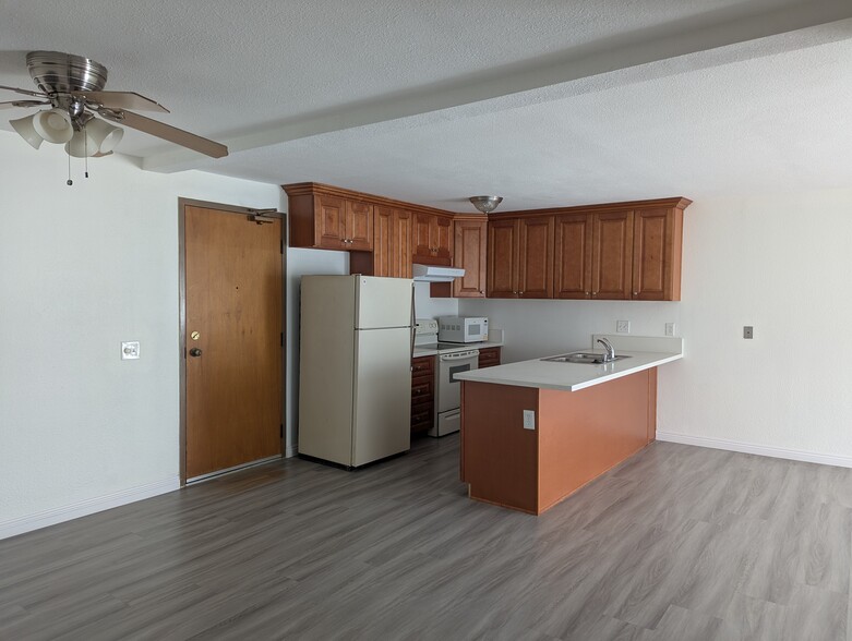 Kitchen - 8308 Regents Rd