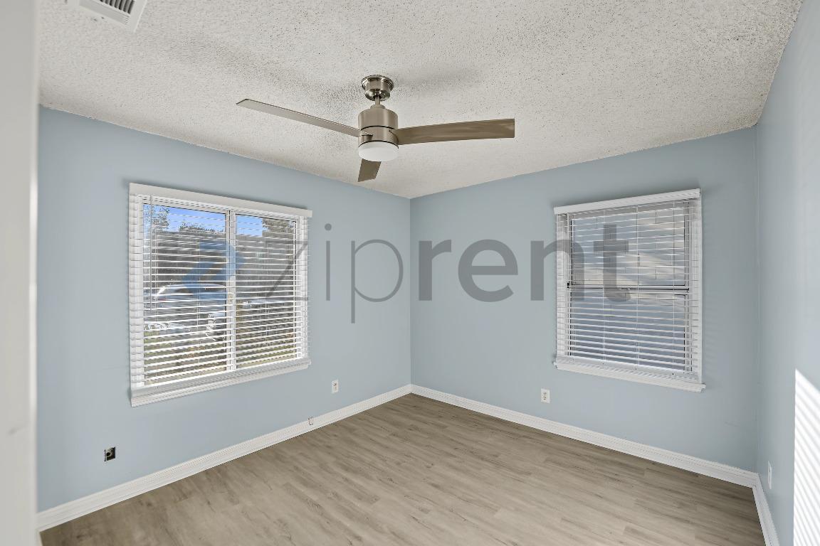 Building Photo - Unit