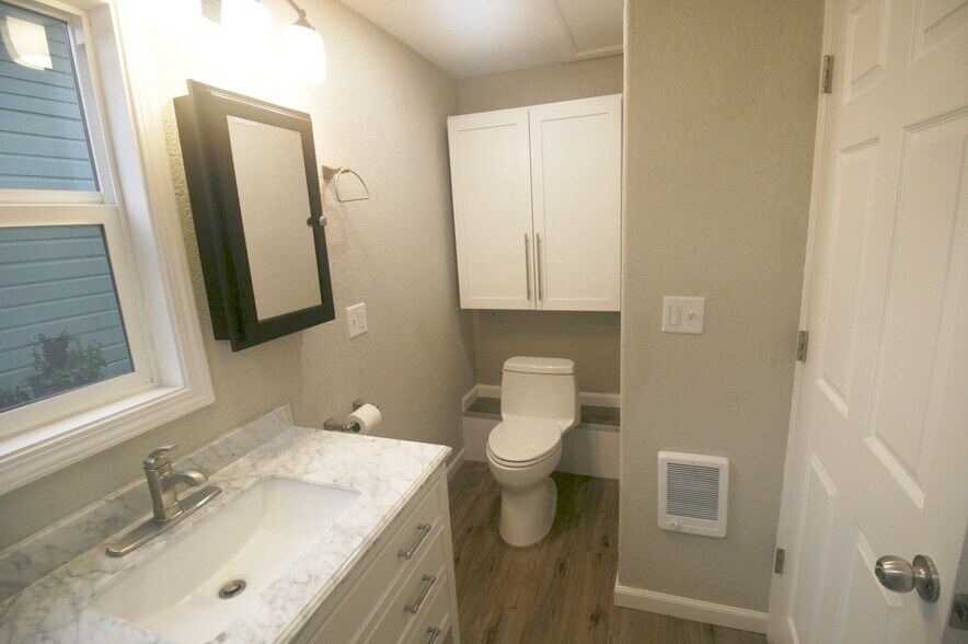 Building Photo - 1515 SE Mill St