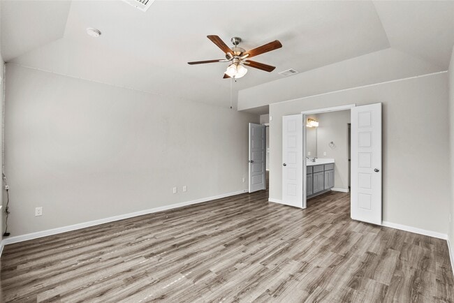 Building Photo - 4302 Fenwick Rd