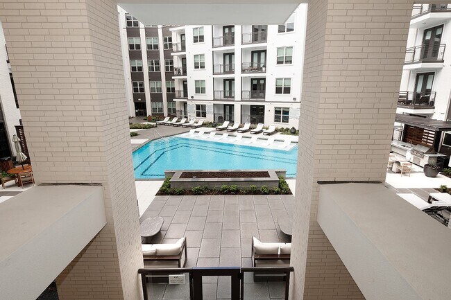 Building Photo - 8900 Six Pines Dr