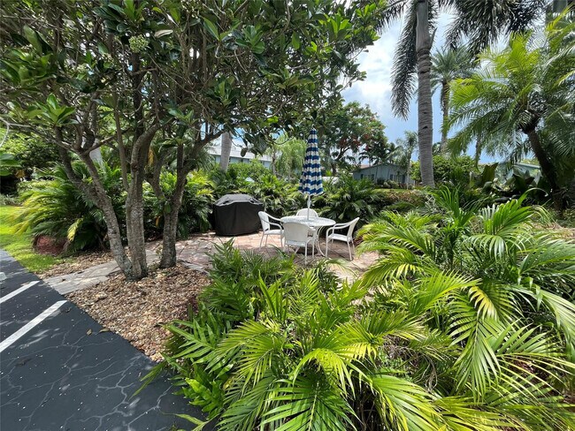 Building Photo - 1311 NE 18th St