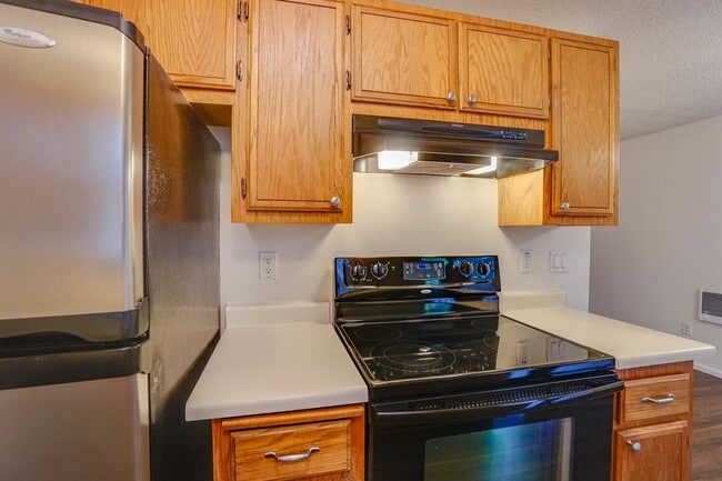 Building Photo - Fanno Creek Condo - Lovely Condo in Heart of Tigard