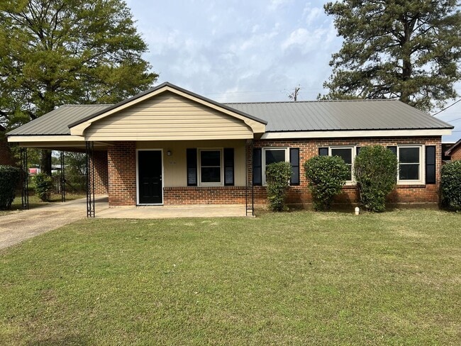 Building Photo - Brick Home with Modern Upgrades