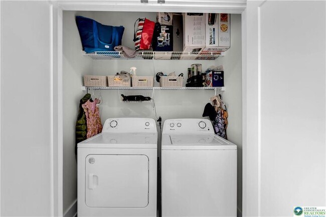 Building Photo - 221 Craig Ave