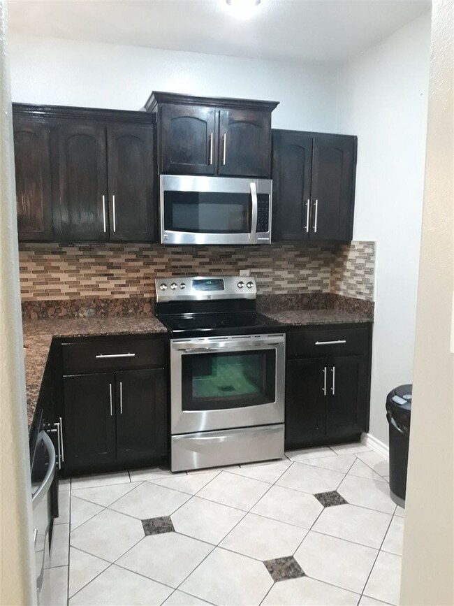 Building Photo - 9804 Cantera Ct
