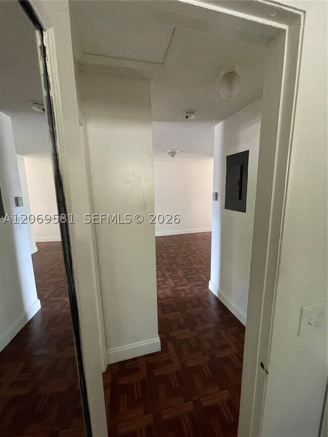 Building Photo - 3677 Florida 3677