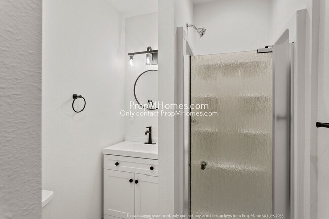 Building Photo - Mid-Century Modern Three Bedroom in Happy Valley!