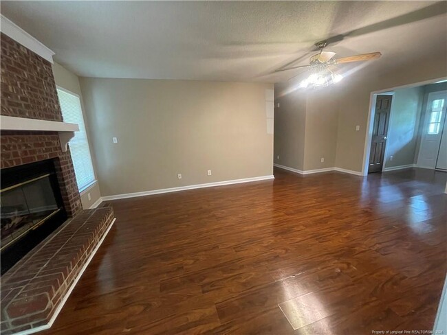 Building Photo - 6160 Lakeway Dr