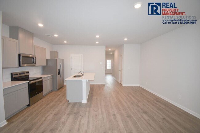 Building Photo - Like new 3bd townhome w/ attached 2 car garage & community pool! Washer/dryer included!