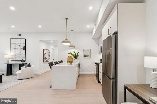 Building Photo - 30 W Allens Ln