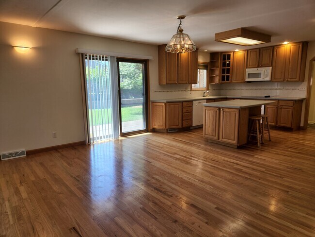 Building Photo - 2410 W 20th Street Rd