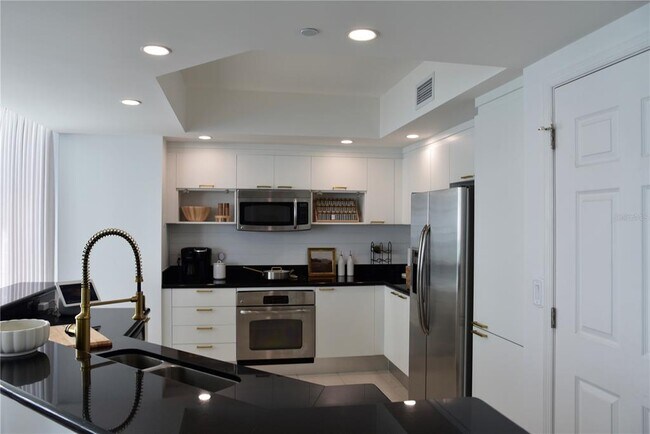 Building Photo - 241 Riverside Dr