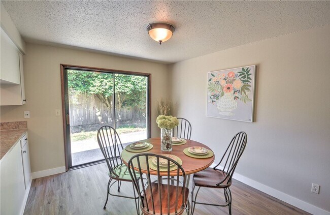 Building Photo - Desirable west side location! 2 bed/ 1.75 bath. Olympia school district