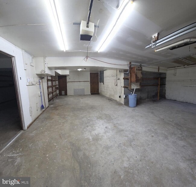 Building Photo - 5412 River Rd