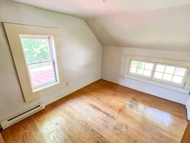 Building Photo - 19 Smith St