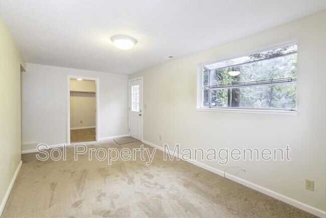 Building Photo - 153 Pine Ave