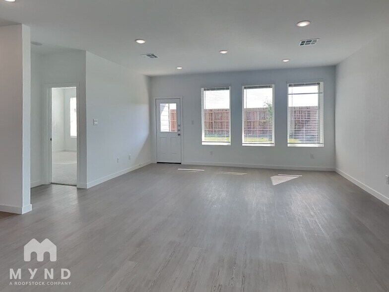 Building Photo - 10632 Ysasmendi Rdg