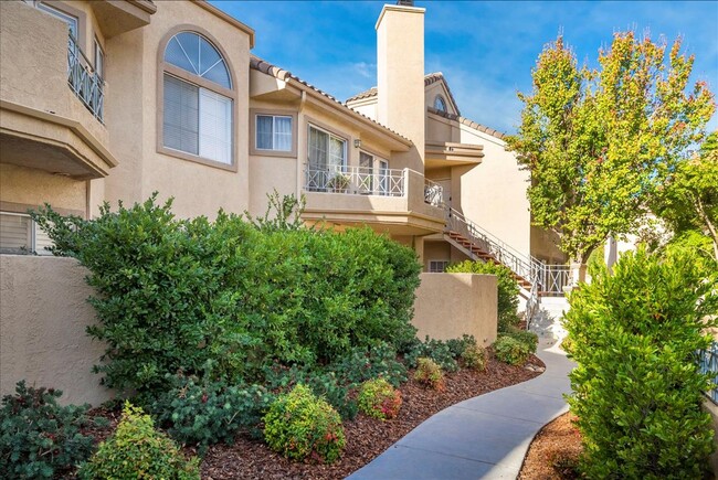 Primary Photo - GREAT CONDO CLOSE TO VALENCIA MALL!