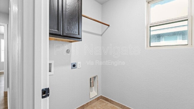 Building Photo - 6962 Lakeview Dr.