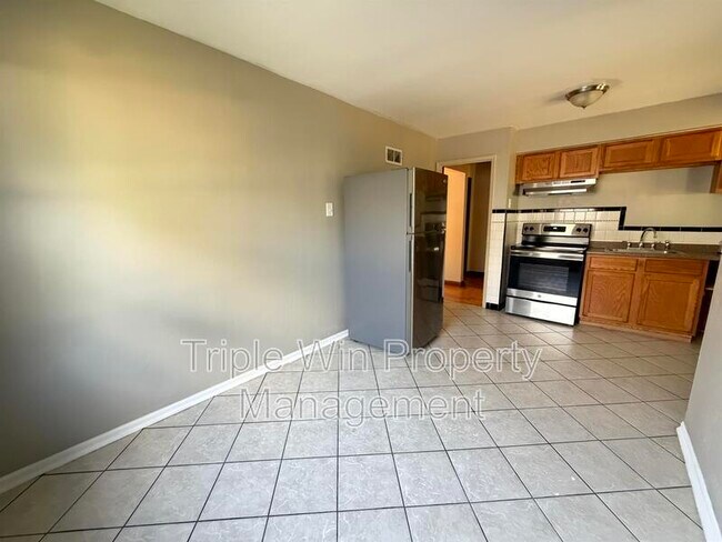 Building Photo - 7417 Pleaseway Dr
